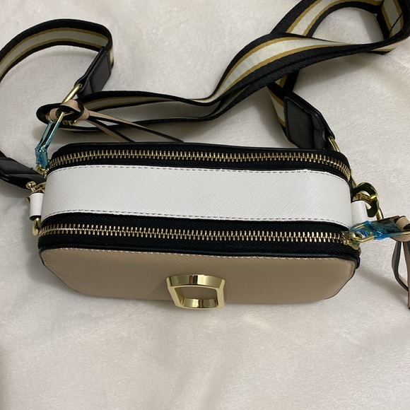 Colorblock Crossbody Bag - Picture 3 of 8